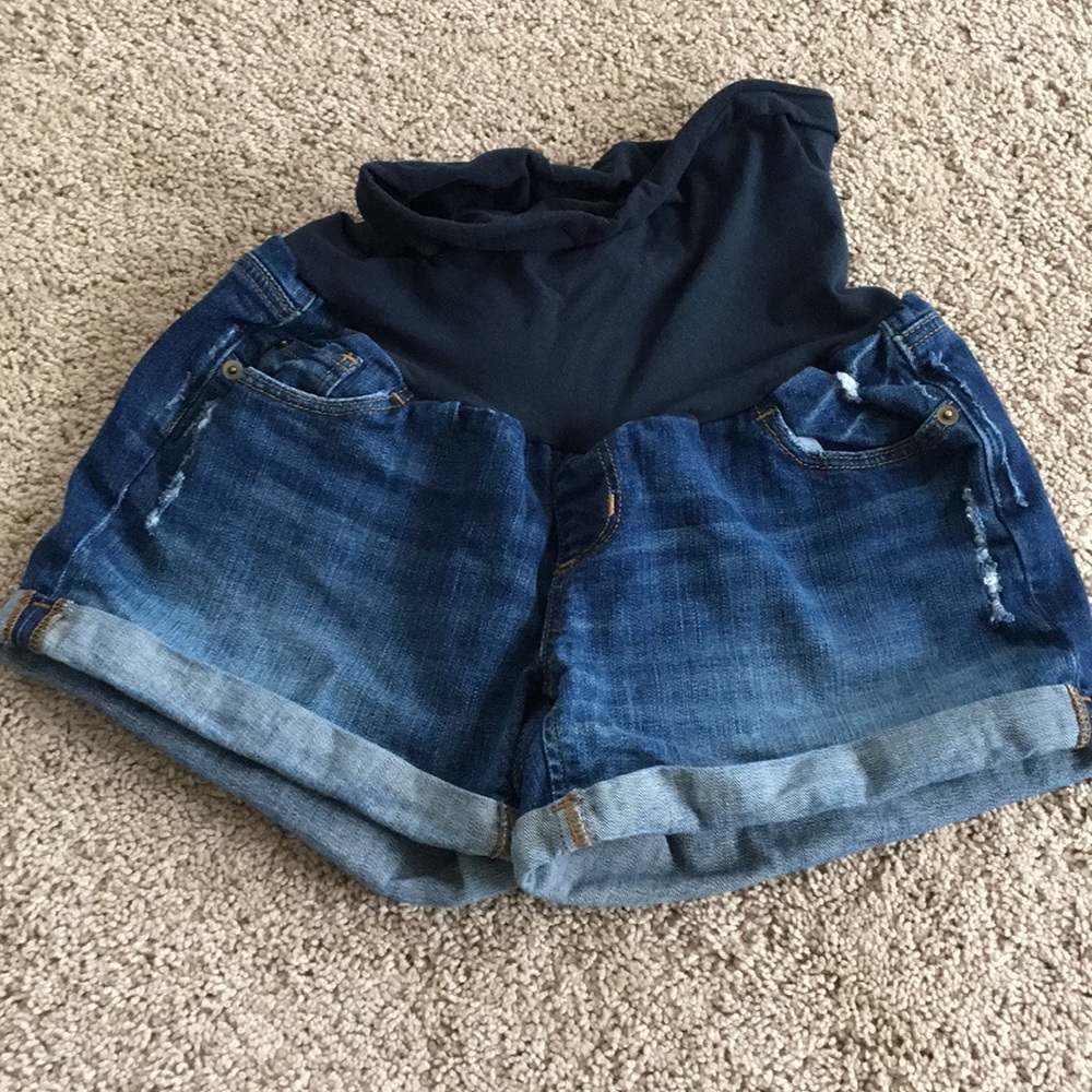 Adorable maternity shorts